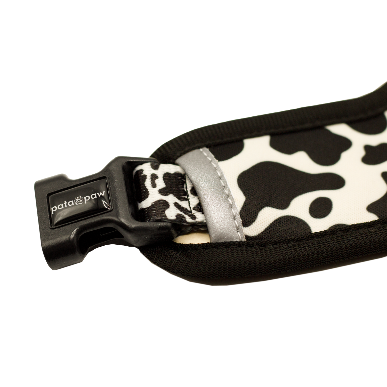 Pata Paw moo reversible harness showing the buckle of harness.