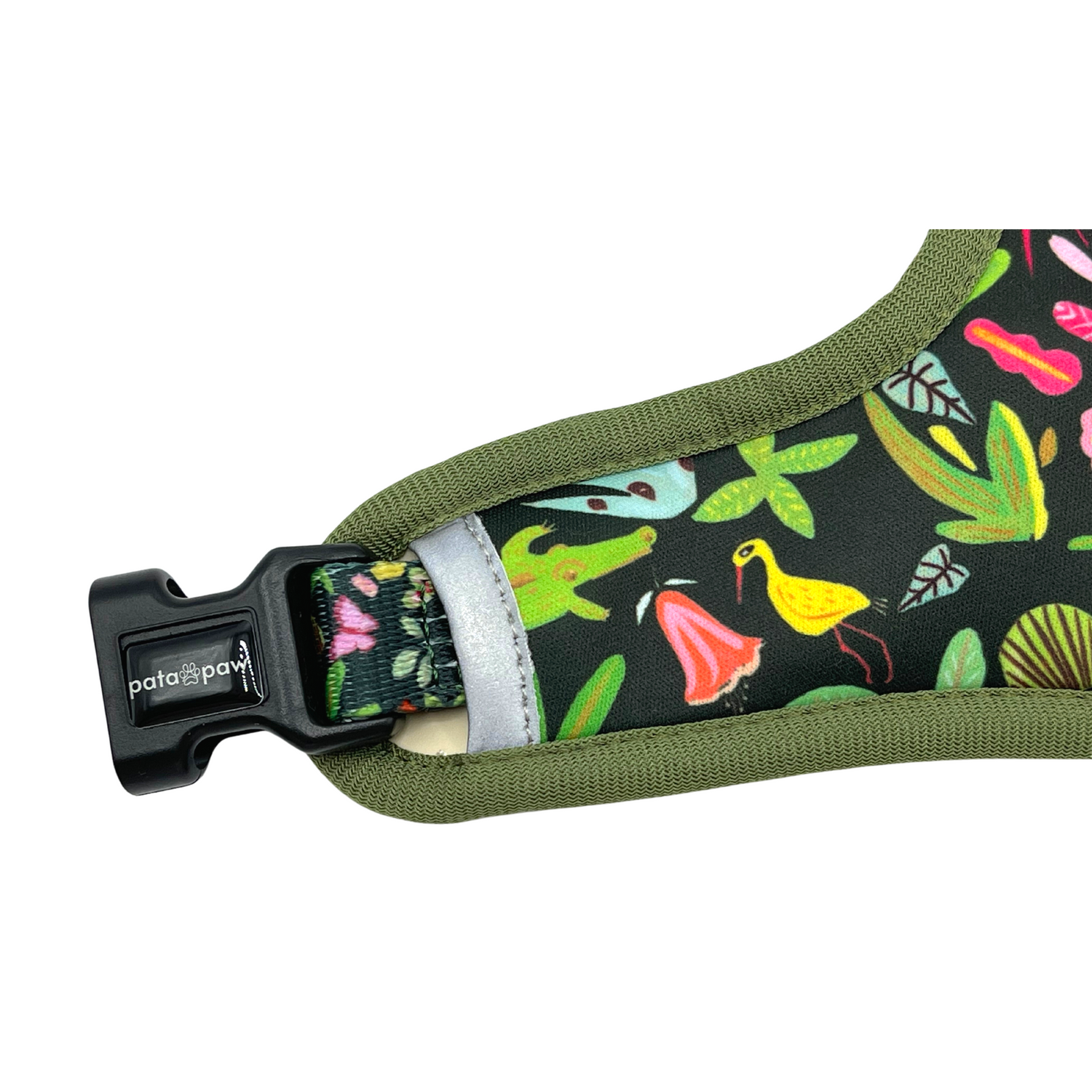 Pata Paw x Holalola reversible dog harness showing its buckles