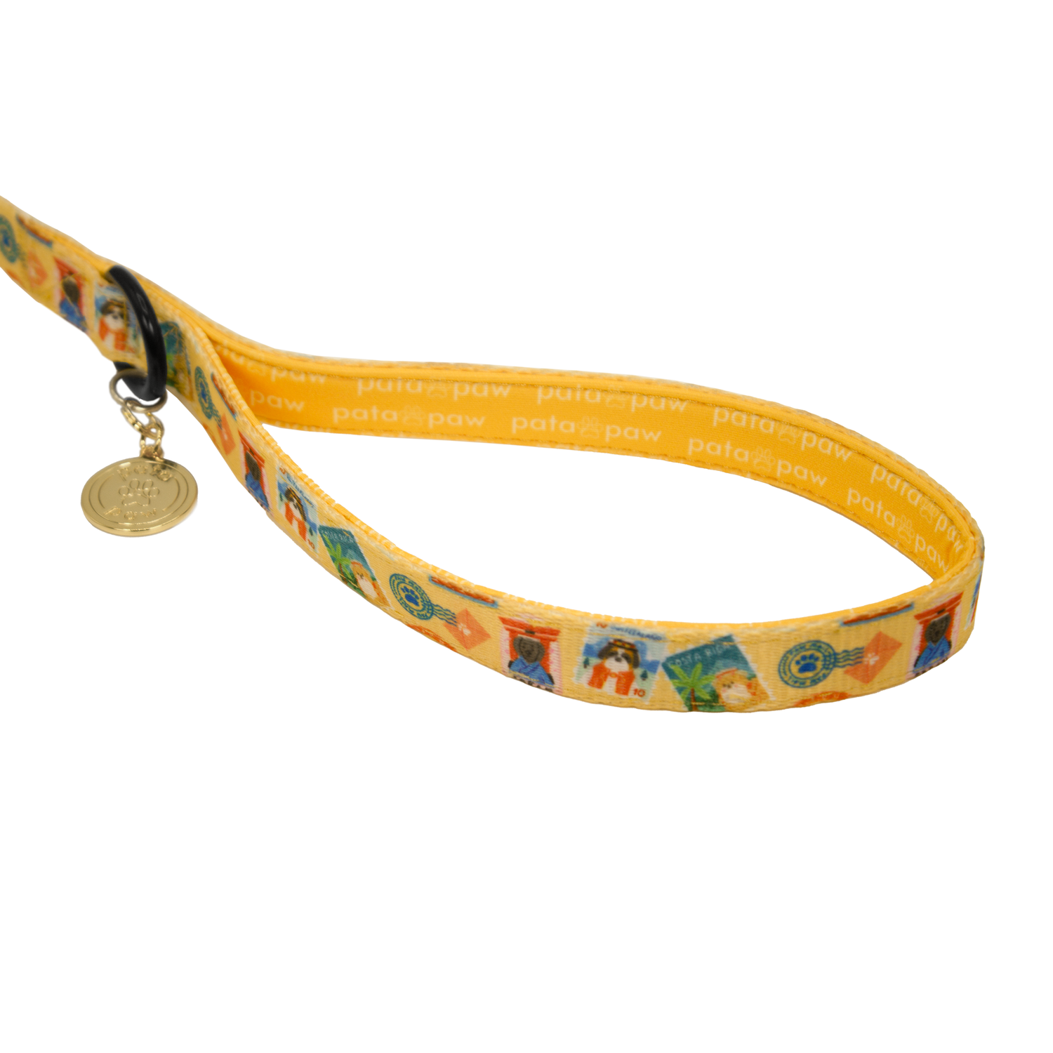 pata paw traveling pups leash showing signature handle, metallic ring to attach a poop bag holder and golden paw medal